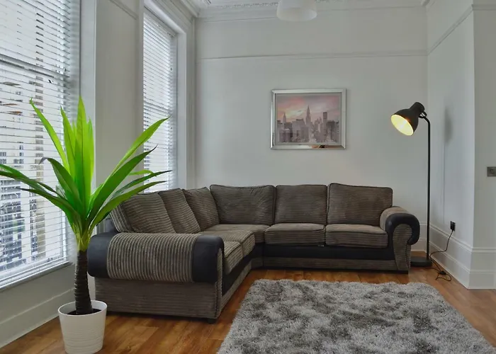Apartment 4 Hamilton Square