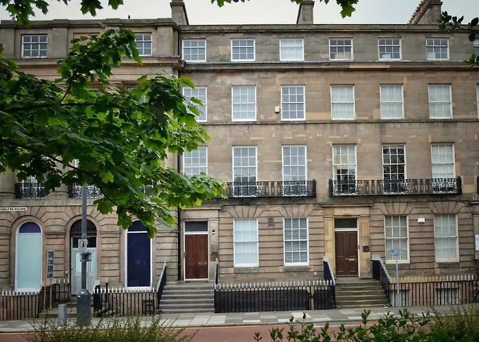 Apartment 4 Hamilton Square